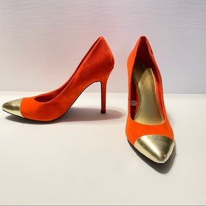 Red pumps with gold pointed toe